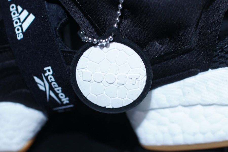 インスタポンプ フューリー ブースト(Instapump Fury Boost) ブラック&ホワイト Black & White 黒/ブラック キーホルダー BOOST