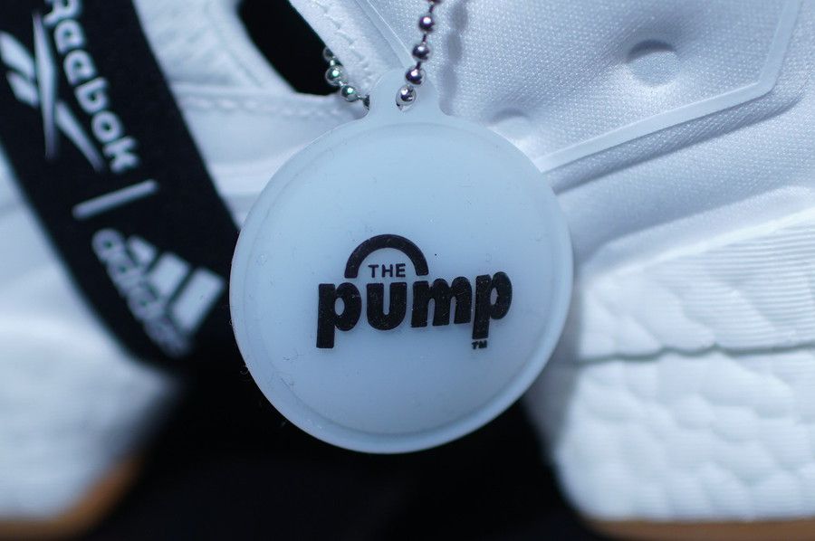 インスタポンプ フューリー ブースト(Instapump Fury Boost) ブラック&ホワイト Black & White 白/ホワイト キーホルダー THE pump