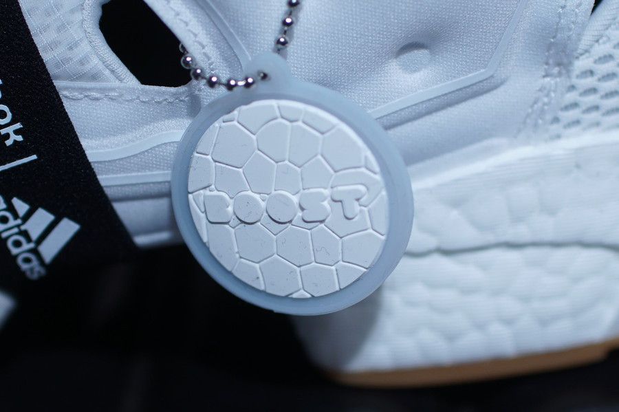 インスタポンプ フューリー ブースト(Instapump Fury Boost) ブラック&ホワイト Black & White 白/ホワイト キーホルダー BOOST