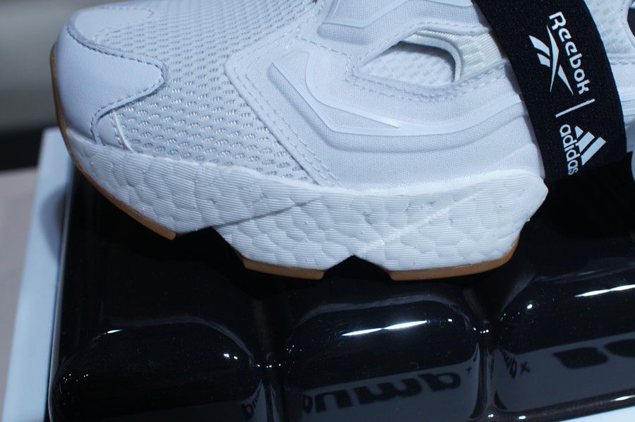 インスタポンプ フューリー ブースト(Instapump Fury Boost) ブラック&ホワイト Black & White 白/ホワイト ブーストフォーム ミッドソール