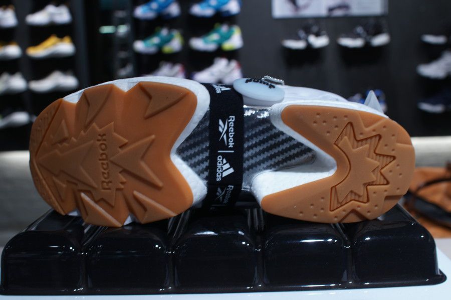 インスタポンプ フューリー ブースト(Instapump Fury Boost) ブラック&ホワイト Black & White 白/ホワイト アウトソール ガムソール