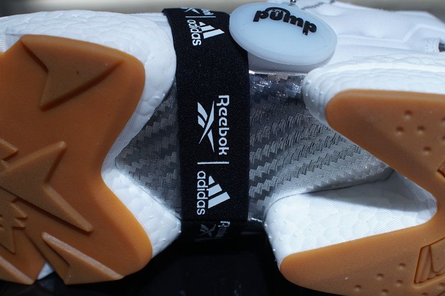 インスタポンプ フューリー ブースト(Instapump Fury Boost) ブラック&ホワイト Black & White 白/ホワイト カーボンシャンク