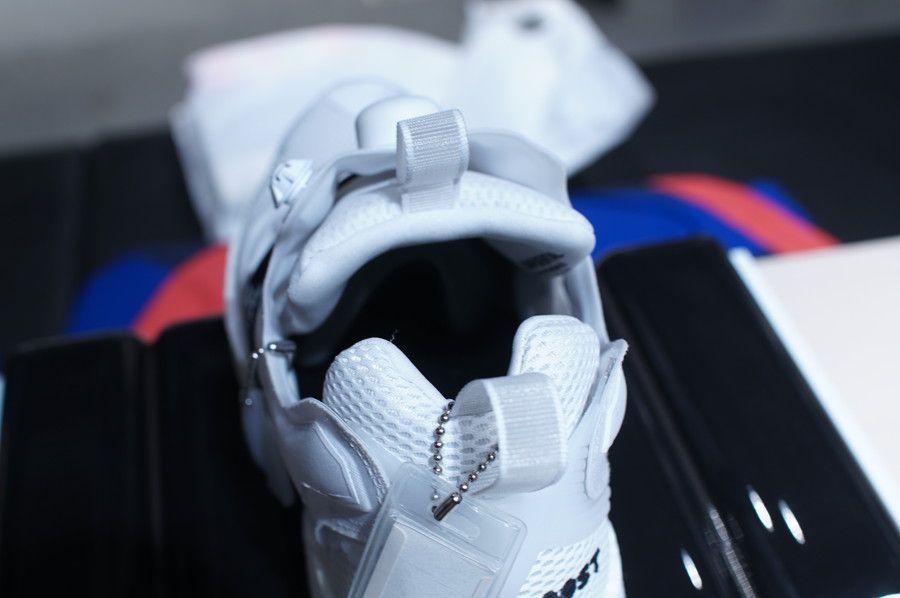 インスタポンプ フューリー ブースト(Instapump Fury Boost) ブラック&ホワイト Black & White 白/ホワイト シュータン部分