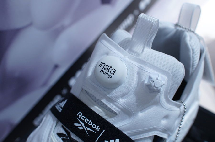 インスタポンプ フューリー ブースト(Instapump Fury Boost) ブラック&ホワイト Black & White 白/ホワイト ポンプ部分