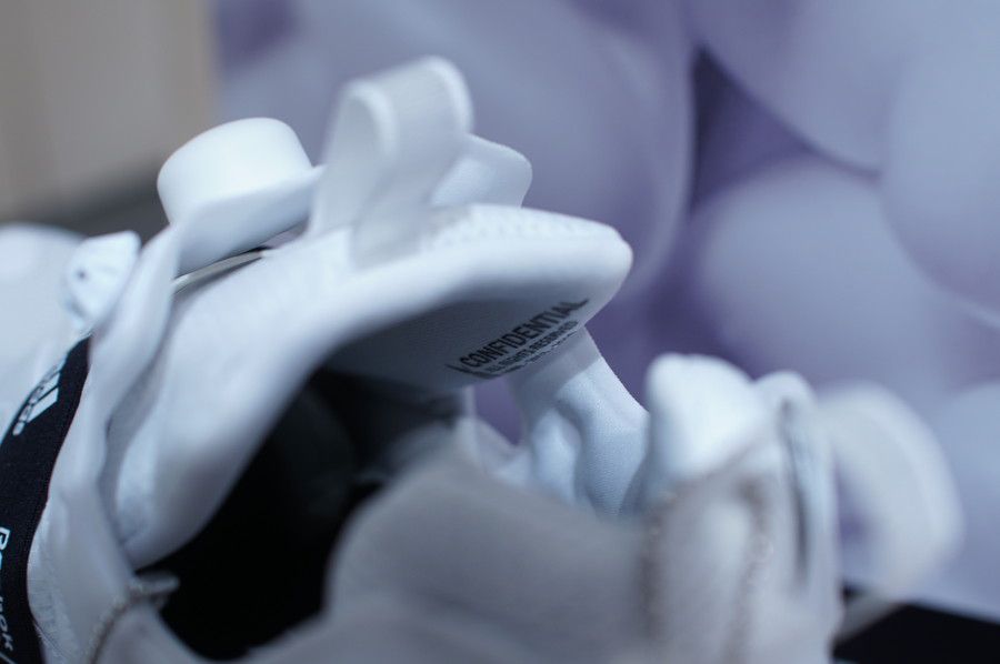 インスタポンプ フューリー ブースト(Instapump Fury Boost) ブラック&ホワイト Black & White 白/ホワイト シュータン部分 CONFIDENTIAL(機密)