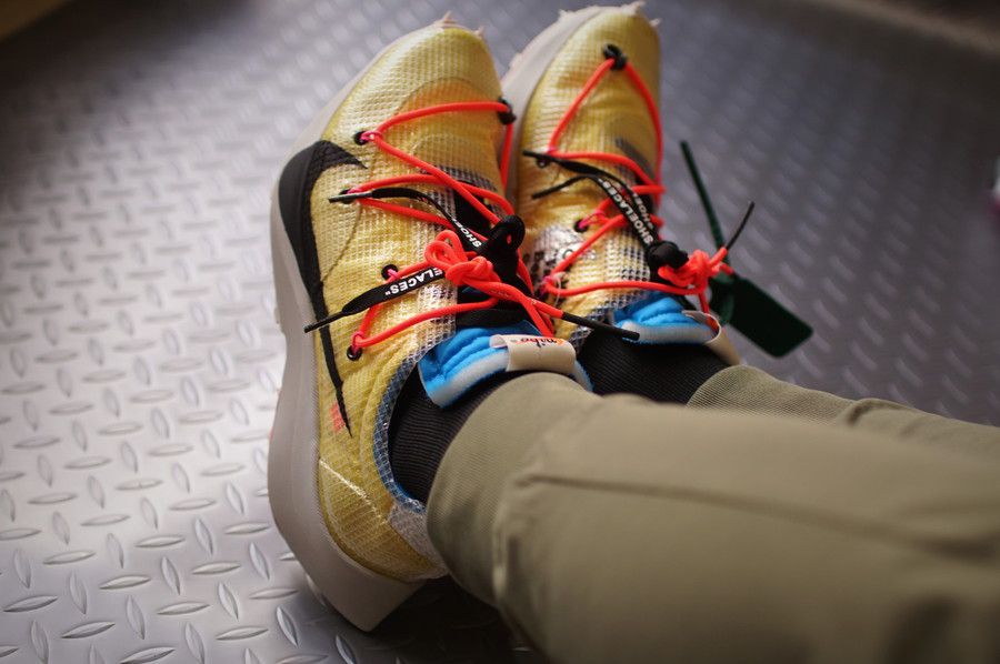 オフホワイト x ナイキ ヴェイパー ストリート OFF-WHITE x NIKE VAPOR STREET イエロー CD8178-700 着用画像