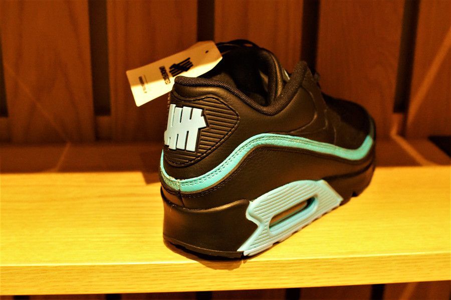 エアマックス90 アンディフィーテッド AIR MAX 90 UNDEFEATED ブラック/ブルー 黒/青 ヒール