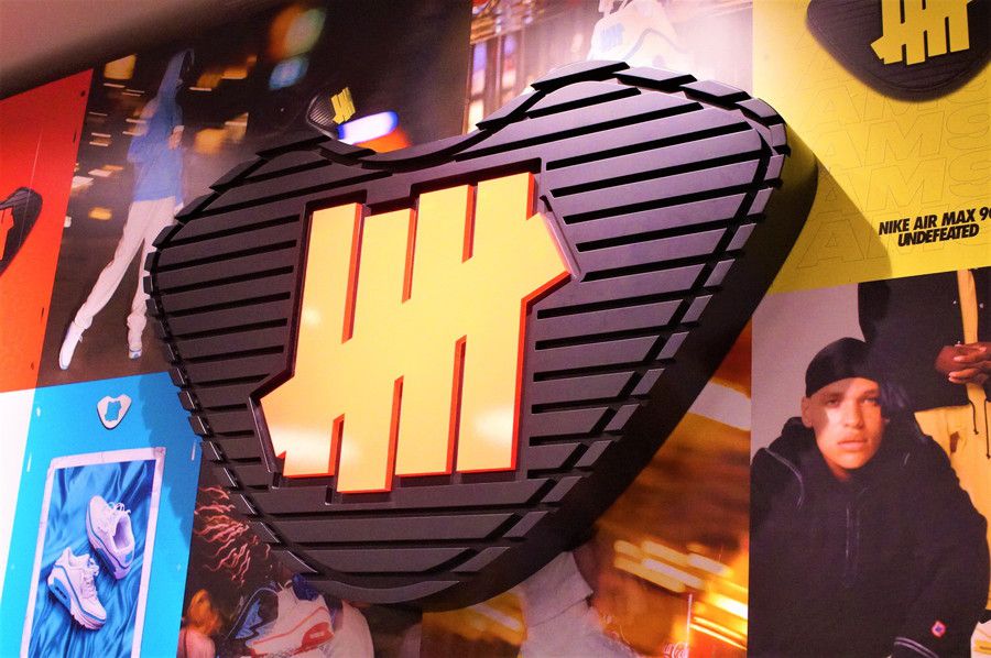 エアマックス90 アンディフィーテッド AIR MAX 90 UNDEFEATED ポップアップ 店内