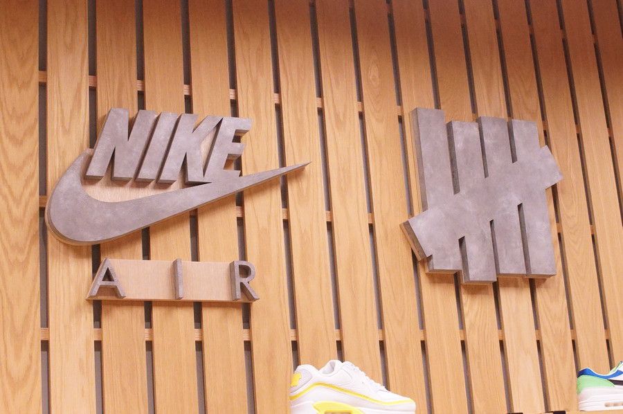 エアマックス90 アンディフィーテッド AIR MAX 90 UNDEFEATED ポップアップ 店内