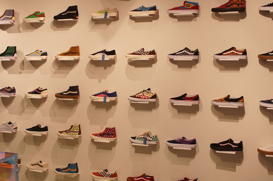 BILLY'S ENT HARAJUKU (ビリーズ エンター 原宿) 店内2F VANS(バンズ) スニーカーウォール