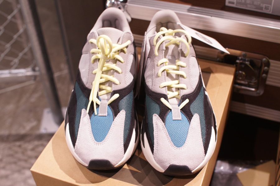 アディダス イージー ブースト 700 ADIDAS yeezy boost 700