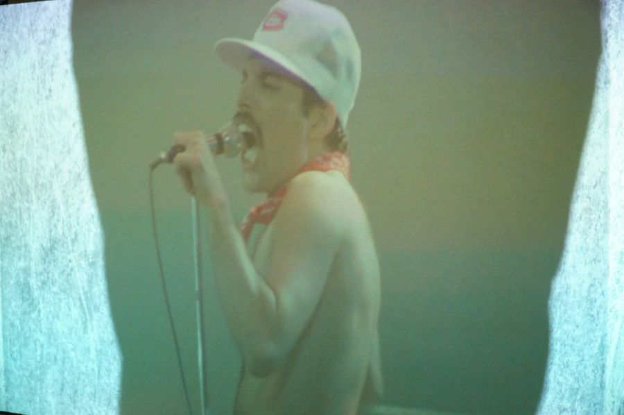 QUEEN ANOTHER ONE BITES THE DUST (ナザーワンバイツザダスト) プロジェクション