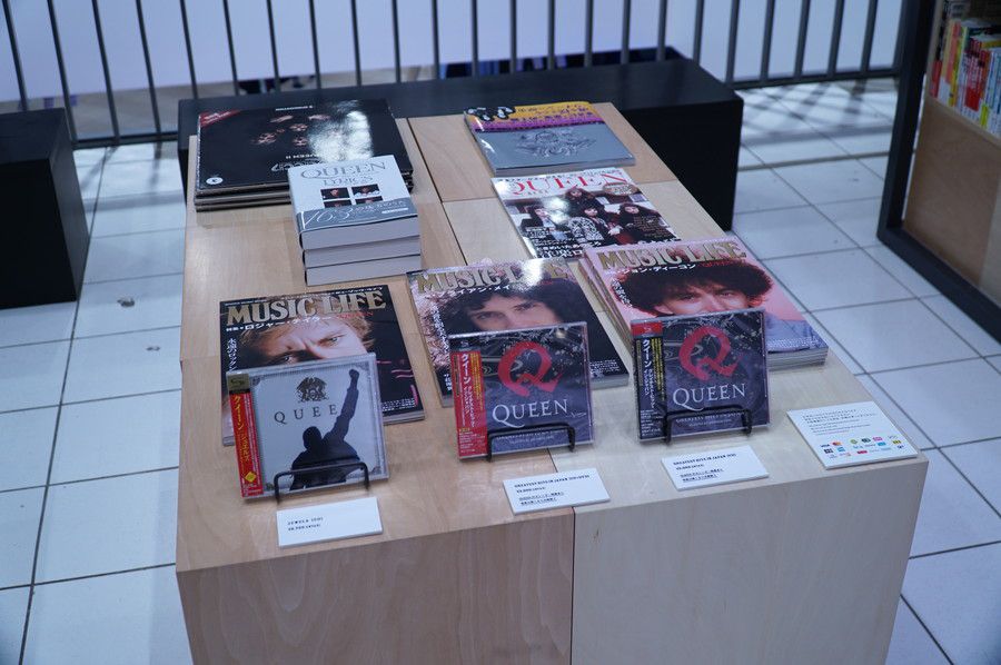 QUEEN (クイーン) 本・CD