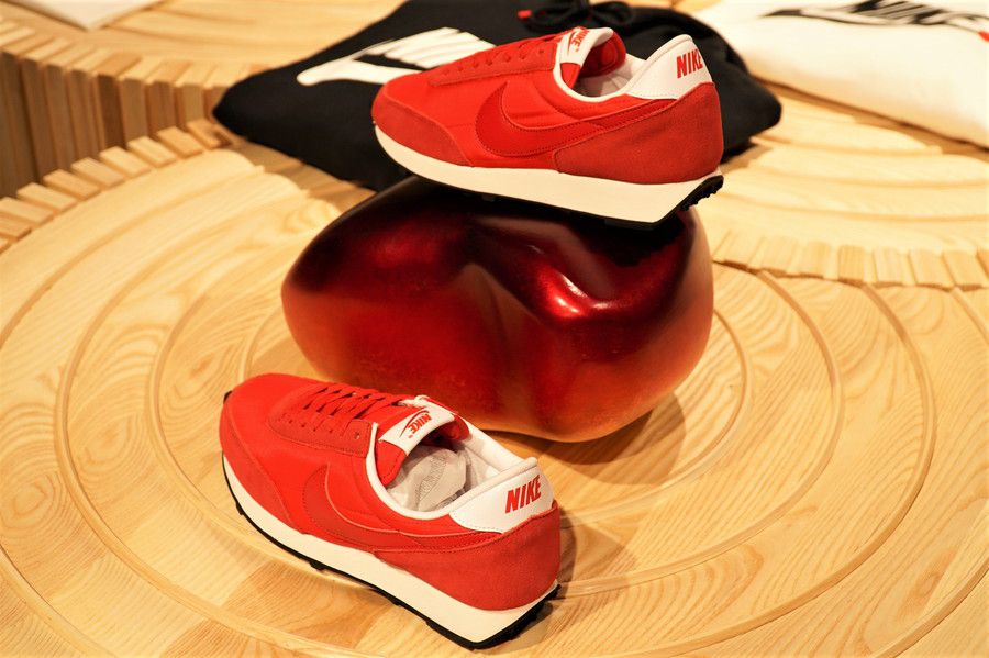 NIKE DAYBREAK ナイキ デイブレーク 55 NIKE VALENTIN PACK ナイキ バレンタインパック