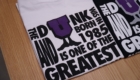 UNDEFEATED BORN IN 1985 SS TEE アンディフィーテッド Tシャツ