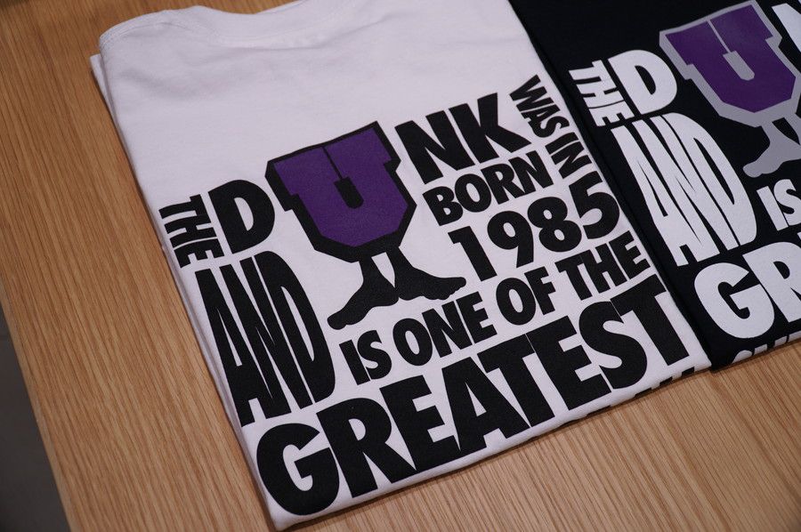 UNDEFEATED BORN IN 1985 SS TEE アンディフィーテッド Tシャツ