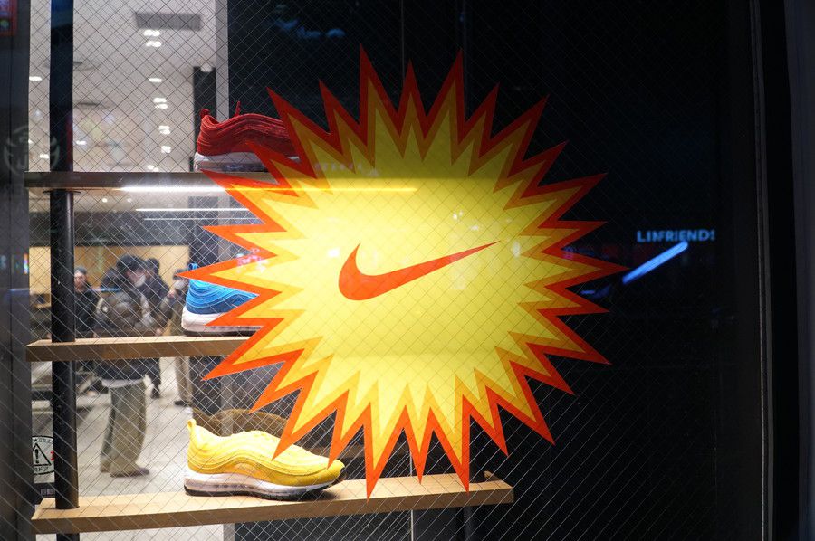 NIKE DUNK LOW PLUM ポップアップ UNDEFEATED(アンディフィーテッド) 原宿明治通り