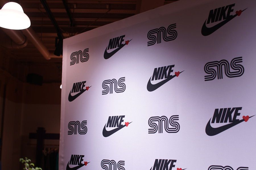 Sneakersnstuff(スニーカーズエンスタッフ) NIKE VALENTINE'S PACK (ナイキバレンタインパック) 試着室 フィッティングルーム