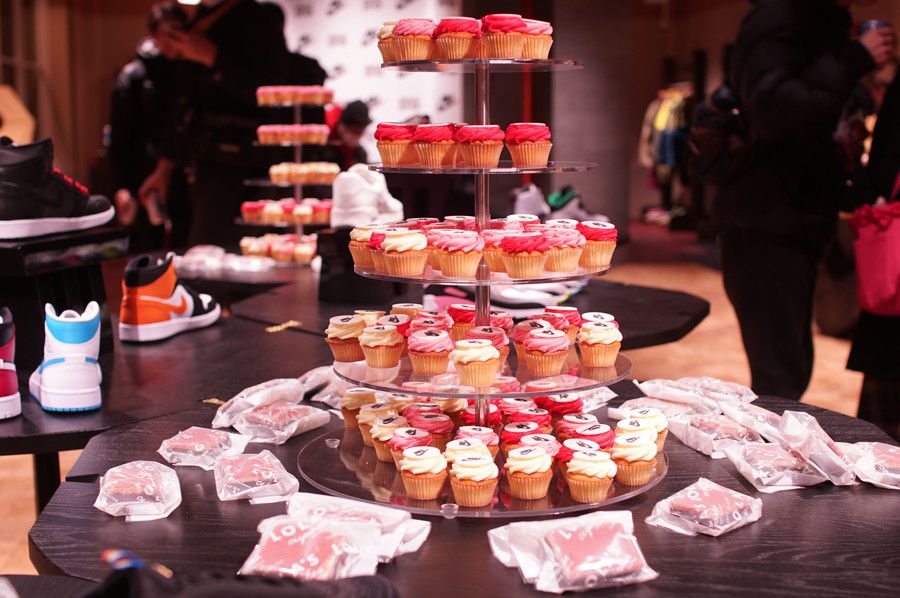 Sneakersnstuff(スニーカーズエンスタッフ) NIKE VALENTINE'S PACK (ナイキバレンタインパック) ローンチパーティー スイーツ マカロン