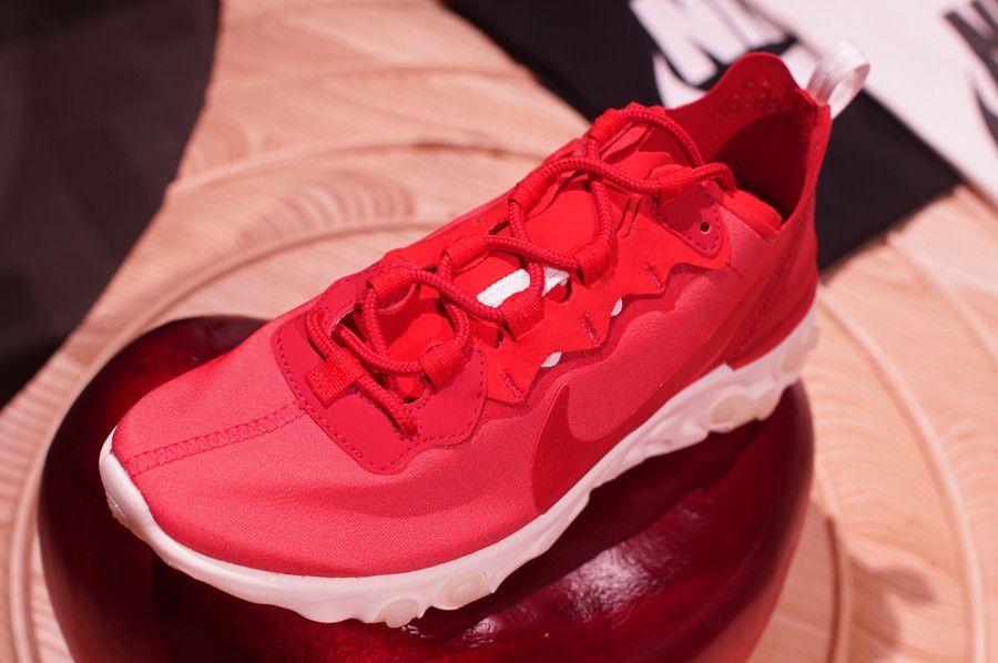 鮮やかなレッド！NIKE VALENTINE'S PACK 発売記念パーティ@SNS