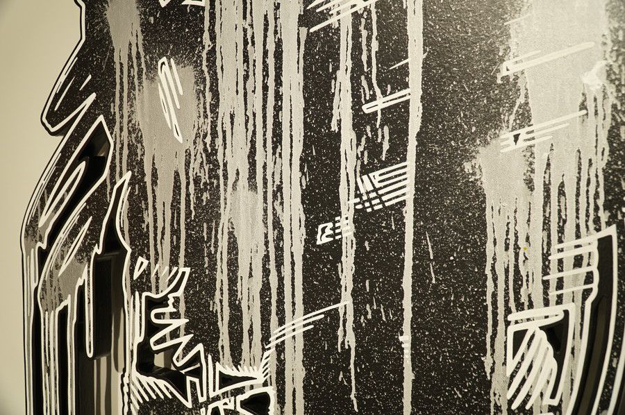 sneakerwolf(スニーカーウルフ) アート作品 ディテール ペイント インクの飛び散る様子
