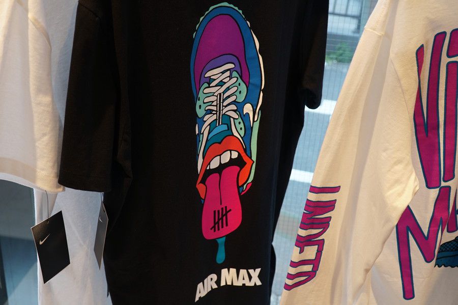 関連アパレル エアマックス90 アンディフィーテッド ブルー AIRMAX 90 UNDEFEATED "Pacific Blue"