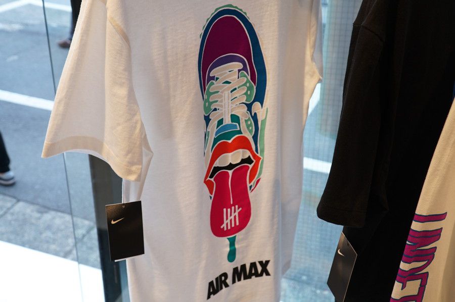 関連アパレル エアマックス90 アンディフィーテッド ブルー AIRMAX 90 UNDEFEATED "Pacific Blue"