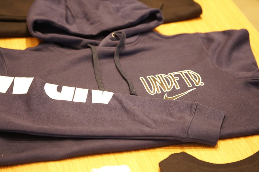 関連アパレル エアマックス90 アンディフィーテッド ブルー AIRMAX 90 UNDEFEATED "Pacific Blue"