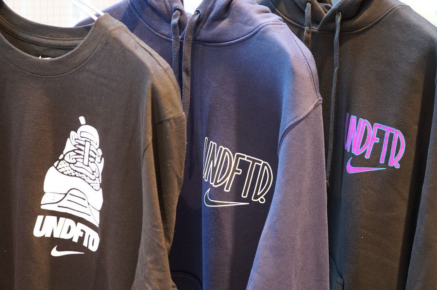 関連アパレル エアマックス90 アンディフィーテッド ブルー AIRMAX 90 UNDEFEATED "Pacific Blue"