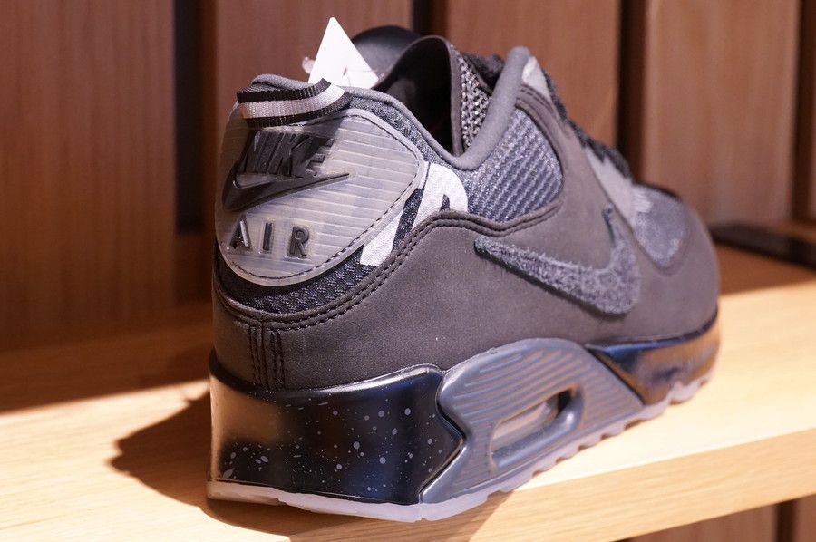UNDEFEATED x NIKE AIRMAX 90 "anthracite" アンディフィーテッド ナイキ エアマックス90 アンスラサイト ブラック バックビュー