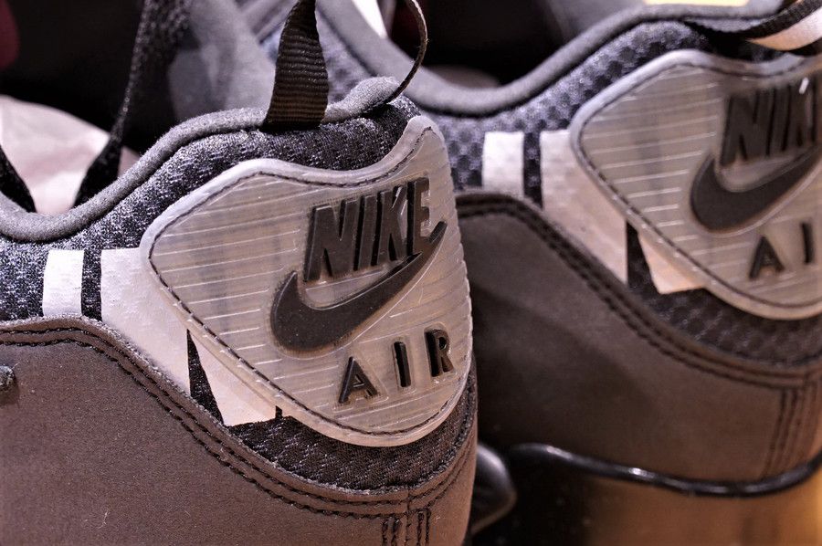 UNDEFEATED x NIKE AIRMAX 90 "anthracite" アンディフィーテッド ナイキ エアマックス90 アンスラサイト ブラック バックタブ UNDFTD ロゴ