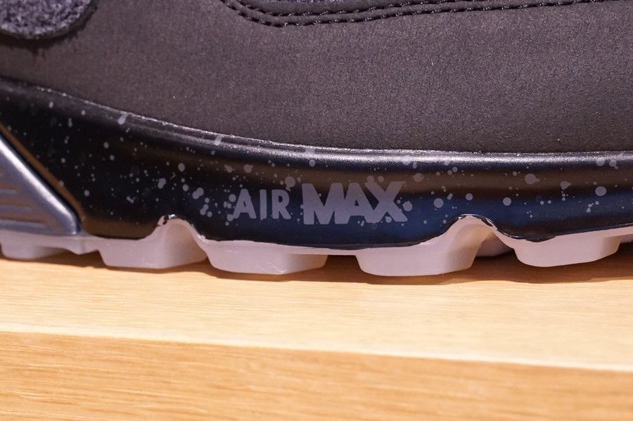 UNDEFEATED x NIKE AIRMAX 90 "anthracite" アンディフィーテッド ナイキ エアマックス90 アンスラサイト ブラック ミッドソール ロゴ