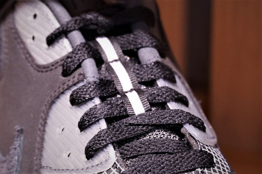 UNDEFEATED x NIKE AIRMAX 90 "anthracite" アンディフィーテッド ナイキ エアマックス90 アンスラサイト ブラック リフレクター シューレース部分