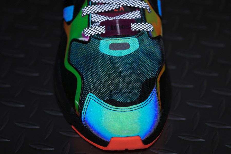 adidas ZX ALKYNE atmos “NEO TOKYO” 未来を表現した極彩色