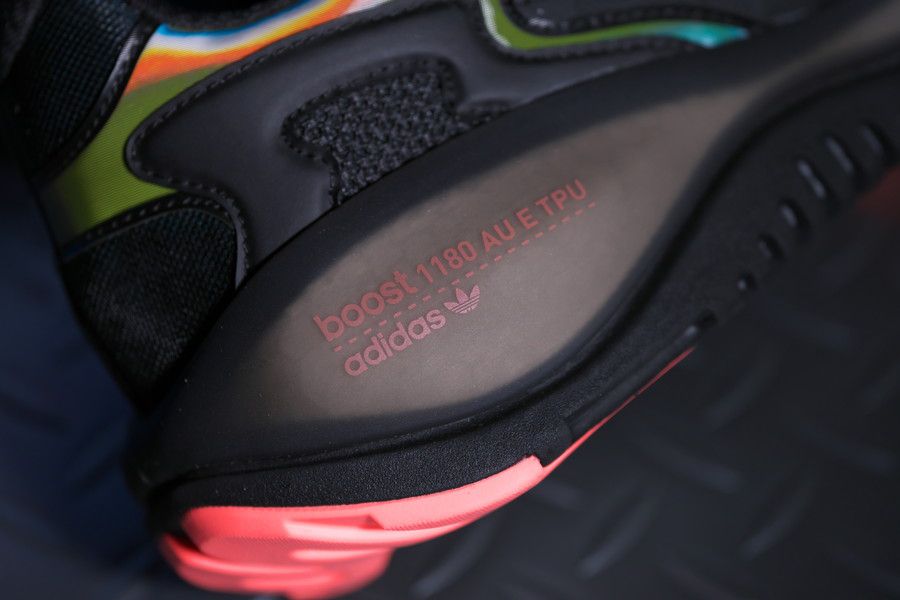adidas ZX ALKYNE atmos “NEO TOKYO” 未来を表現した極彩色