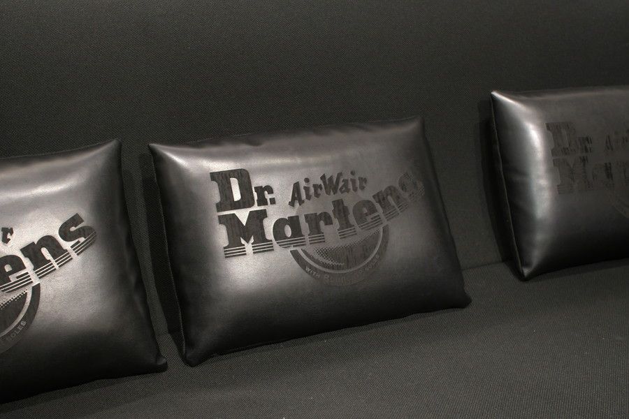 Dr.Martens SHOWROOM TYO(ドクターマーチン ショールーム TYO 表参道) のフィッティングスペースのクッション