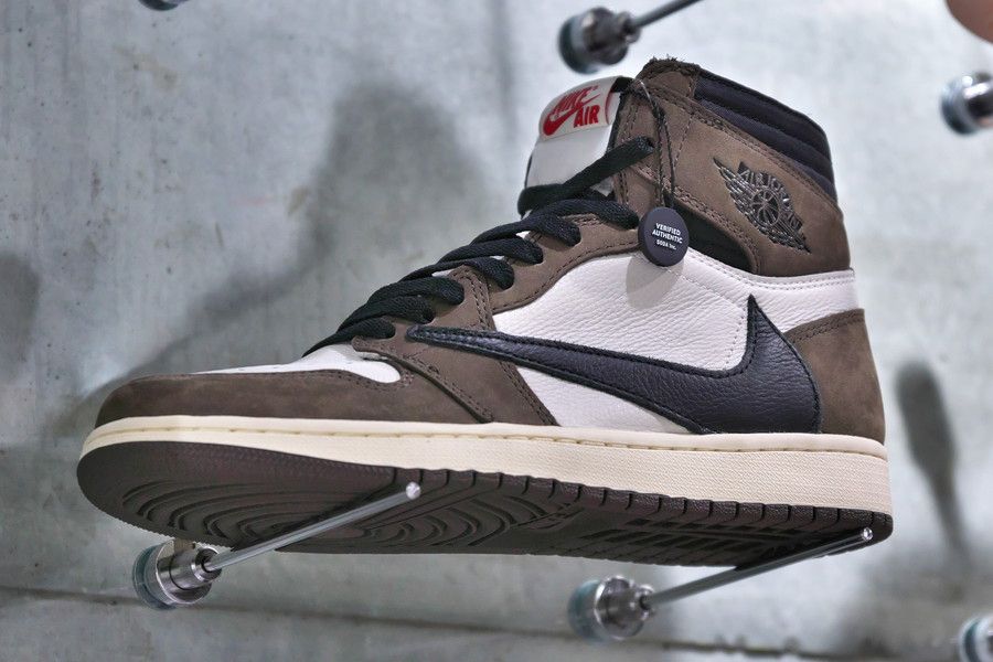 トラヴィススコット AJ1 HIGH