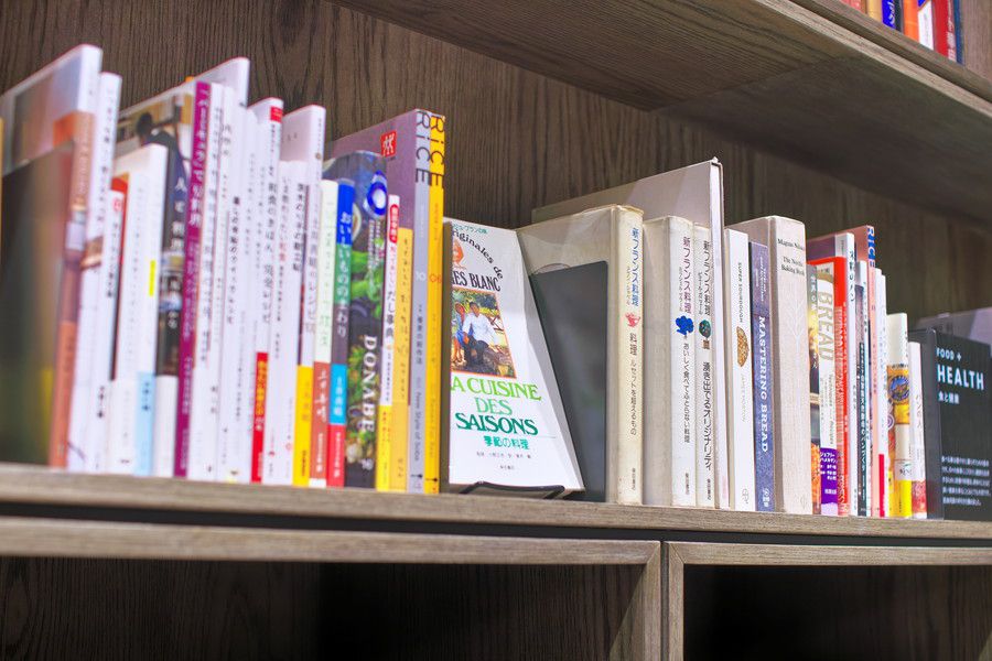 VERMICULAR(バーミキュラ) 書籍が店内に並ぶ