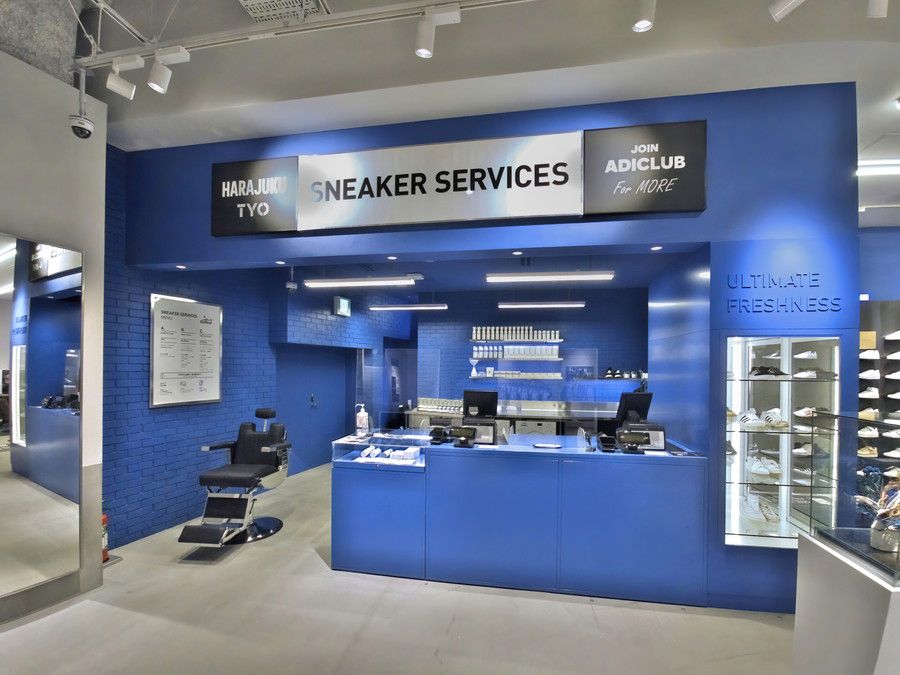 スニーカークリーニングサービスのブース アディダス ブランドセンター 原宿のB1F