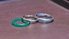 結婚指輪の原型となるワックスと完成品の結婚指輪