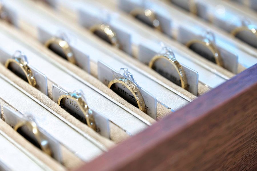 イエローゴールドの豊富な結婚指輪のサンプル