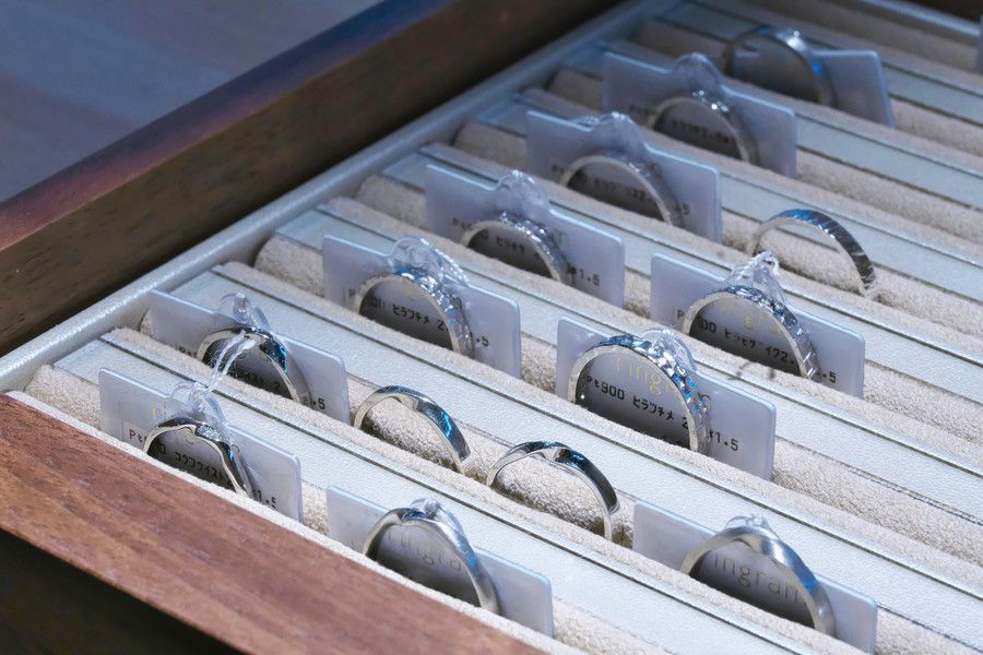 プラチナ製の豊富な結婚指輪のサンプル