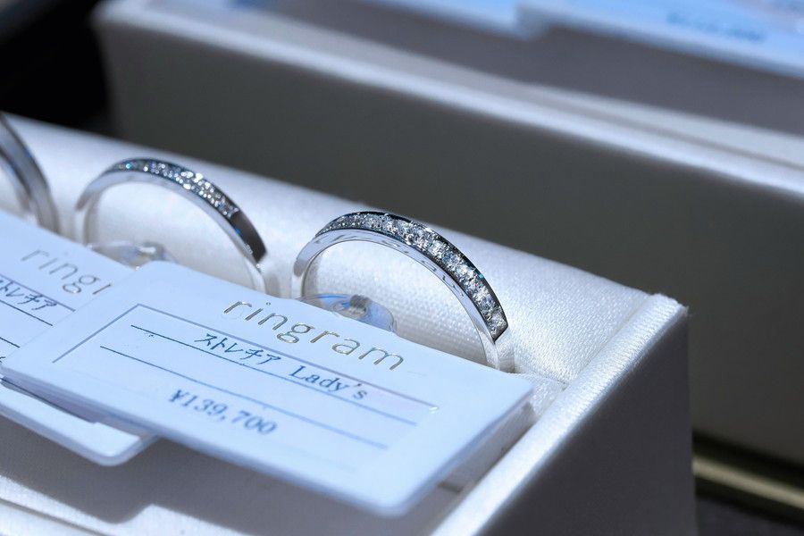 ダイヤモンドの入った結婚指輪の完成サンプル