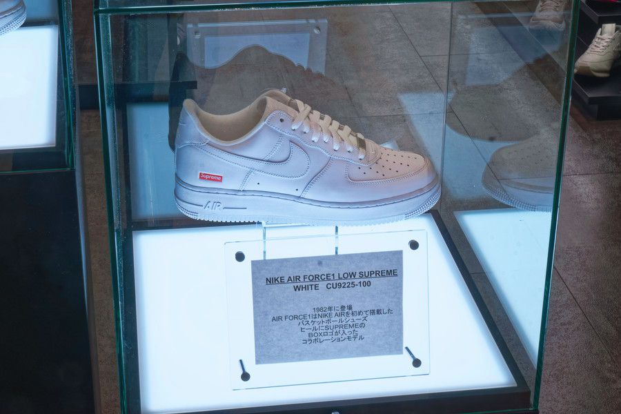 シュプリーム エアフォース1 AIR FORCE 1 LOW SUPREME WHITE