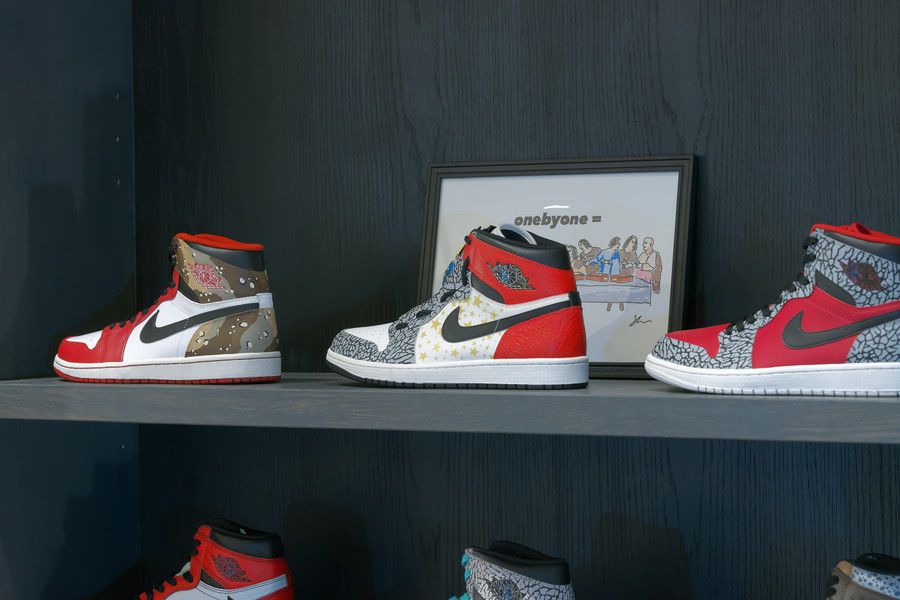 様々なカスタム例のAJ1(エアジョーダン1) スニーカースクール