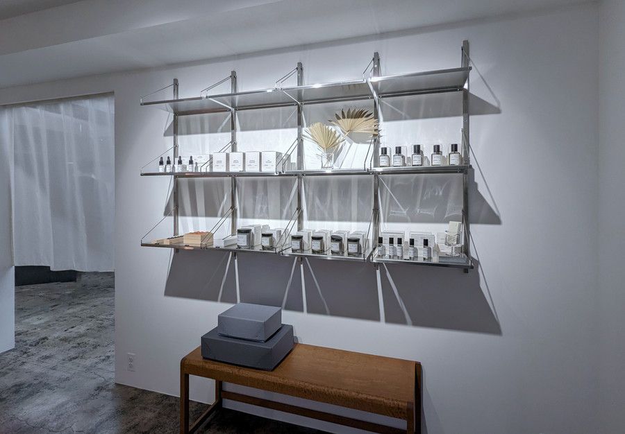 店内ショップFRAMA(フラマ)の様子