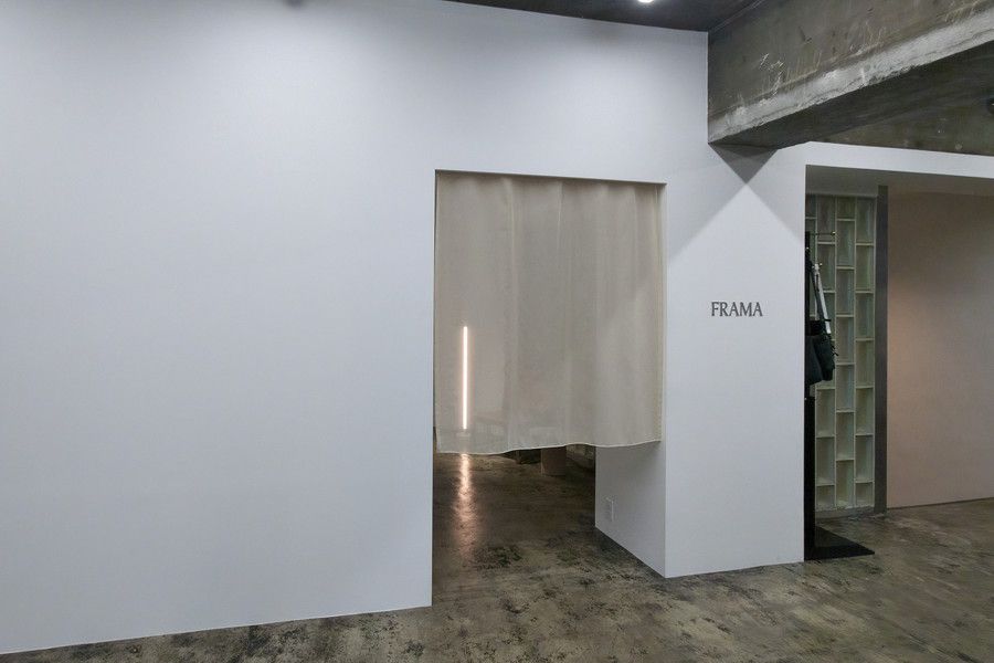 店内ショップFRAMA(フラマ)の外観
