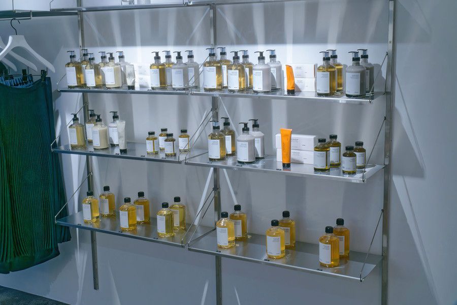 FRAMA(フラマ)の商品ディスプレイ