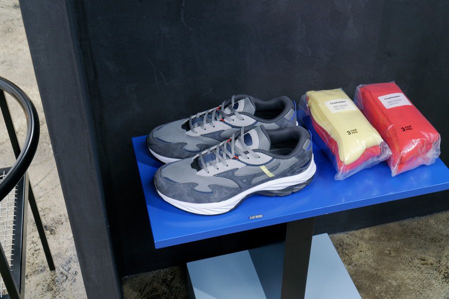 グラフペーパー x ミズノ MIZUNO waverider β for GP