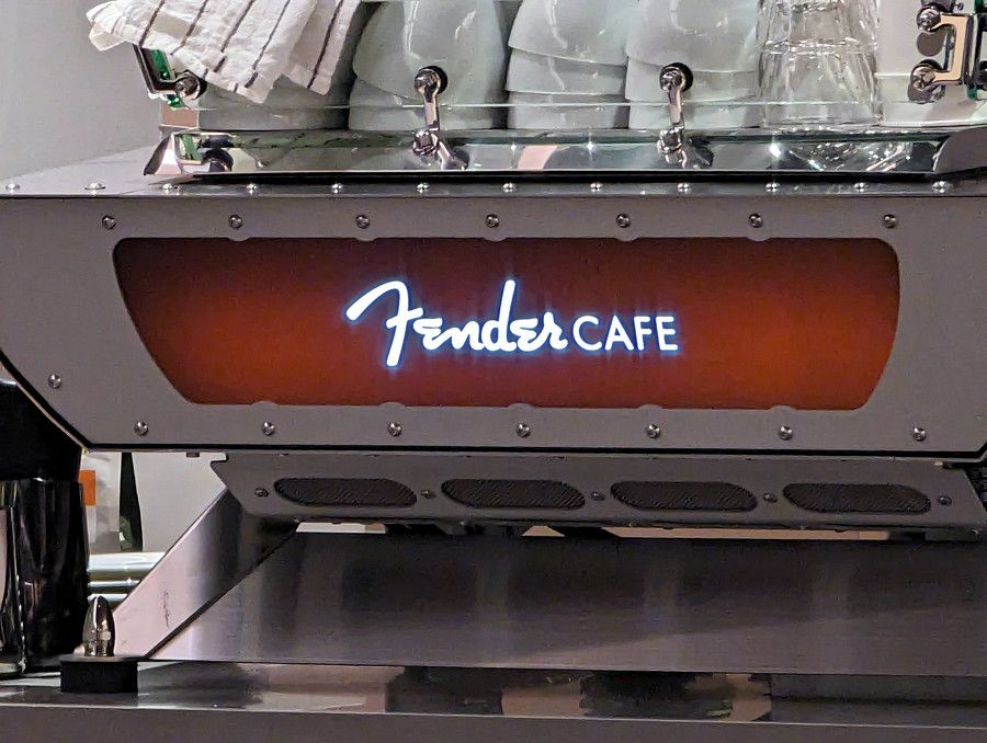 FENDER(フェンダー) 原宿のカフェのロゴ